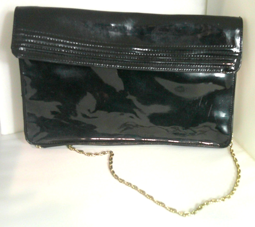 Glossy Black Clutch Purse with Gold Chain Strap – Elegant Evening Bag